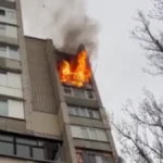 У Херсоні внаслідок російської атаки горить квартира. ВІДЕО