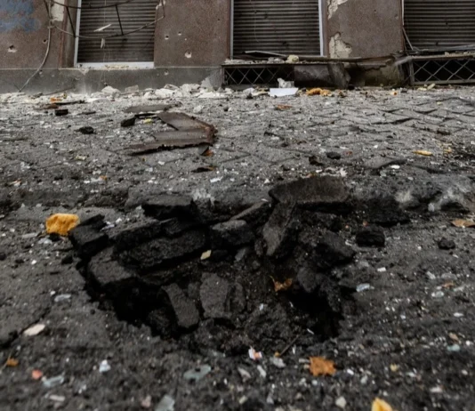 Внаслідок обстрілу Херсона поранені двоє медиків