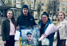 «Майже 40 днів боротьби за відновлення». Рідні зустріли військового з Херсонщини, який повернувся з полону