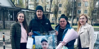 «Майже 40 днів боротьби за відновлення». Рідні зустріли військового з Херсонщини, який повернувся з полону