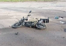 У передмісті Херсона через російський удар загинули люди, які їхали на мопеді.ОНОВЛЕНО