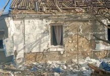 Російські військові атакували селище в передмісті Херсона, згоріли будинки. ФОТО