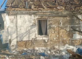 Російські військові атакували селище в передмісті Херсона, згоріли будинки. ФОТО