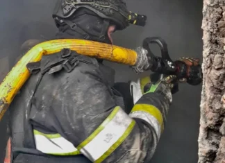 У селищі на Херсонщині під час гасіння пожежі рятувальники виявили тіло чоловіка