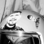 Спортсмен передав родині загиблого Павла Петриченка, який звільняв Херсонщину, шолом із його зображенням