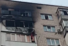 У Херсоні внаслідок російської атаки загорілась квартира. ВІДЕО