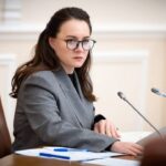 Правительство анонсировало программу стажировки для людей старше 50 лет. О чем идет речь
