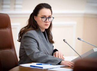 Правительство анонсировало программу стажировки для людей старше 50 лет. О чем идет речь