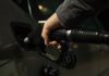 Нефть подешевела более чем на 1%, но что это изменит для украинцев: цены на бензин 20 мая
