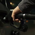 Нефть подешевела более чем на 1%, но что это изменит для украинцев: цены на бензин 20 мая