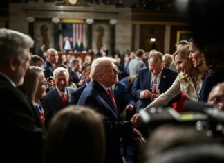 Битва за Конгресс США: что не так с промежуточными выборами и почему Трамп идет на крайние меры
