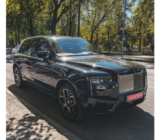 В украинском областном центре заметили мощный кроссовер Rolls-Royce за $700 000 (фото)