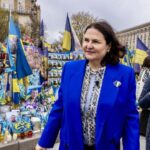 «Никуда не поедем»: в ЕС отреагировали на угрозы и требования РФ покинуть Киев
