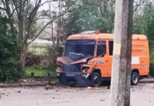 Військові РФ атакували з дрона автівку комунальників у Херсоні