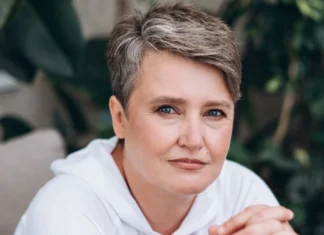 Поранена після російського обстрілу у Херсоні волонтерка перенесла складну операцію