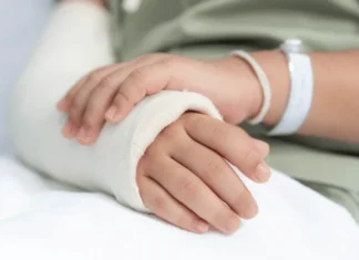Майже 10 тисяч жителів Херсонщини отримали мінно-вибухові травми з початку повномасштабної війни