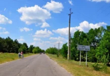 У Старій Збур’ївці на Херсонщині люди будують у дворах печі, щоб готувати їжу