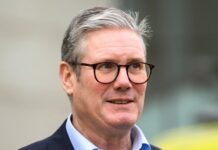 Стармер сообщил ближайшим соратникам о намерении уйти в отставку и объявить график передачи власти – СМИ