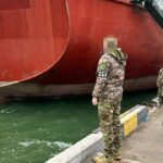 Зеленский ввел в действие санкции против 29 торговых судов, осуществляющих перевозки военных грузов для РФ