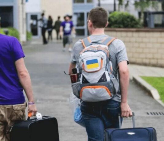 Без этого не смогут уехать: в Раде предлагают обязать парней 18-22 лет проходить БЗВП