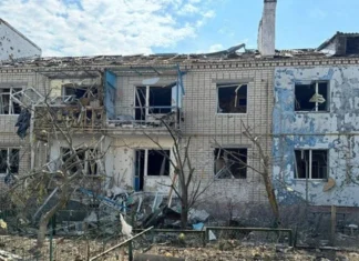 Російська армія з артилерії вдарила по лікарні у Білозерці, є поранений