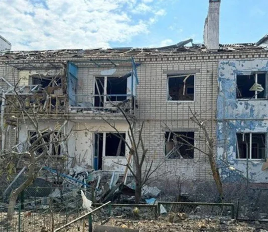 Російська армія з артилерії вдарила по лікарні у Білозерці, є поранений