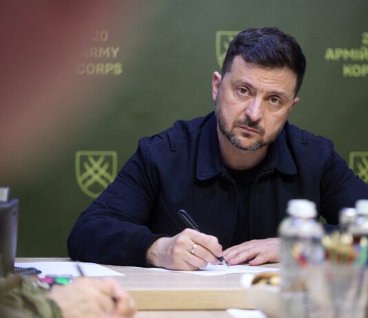 Россия должна закончить войну: Зеленский прокомментировал удары по Московскому региону