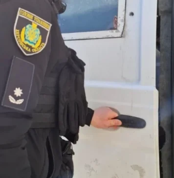 На Херсонщині авто поліції підірвалось на вибухівці під час евакуації