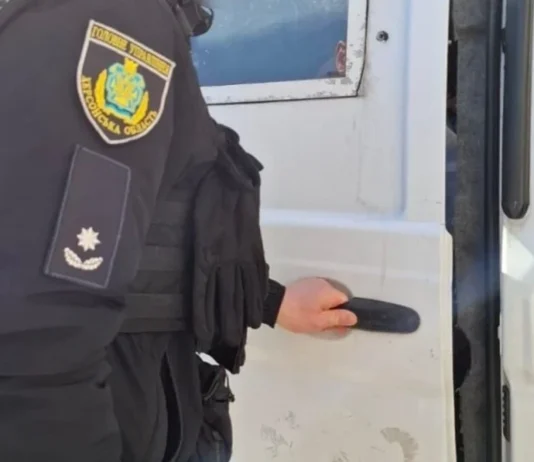 На Херсонщині авто поліції підірвалось на вибухівці під час евакуації