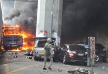 В Таиланде поезд протаранил автобус на переезде: много погибших и раненых (фото, видео)