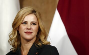 Премьер Латвии уходит в отставку