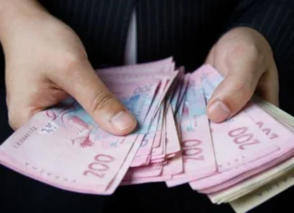 Які зарплати отримали керівники департаментів Херсонської ОВА у квітні