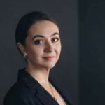 Экс-пресс-секретарь Зеленского Мендель раскритиковала его в интервью в США, в ОП назвали ее «не в себе»