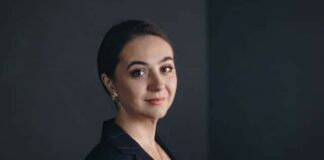 Экс-пресс-секретарь Зеленского Мендель раскритиковала его в интервью в США, в ОП назвали ее «не в себе»