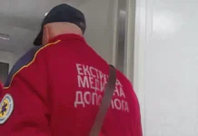 На Херсонщині поліціянти евакуювали жінку з підозрою на серцевий напад