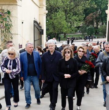 Порошенко с фракцией «Европейская солидарность» приехал на прощание со Степаном Кубивым