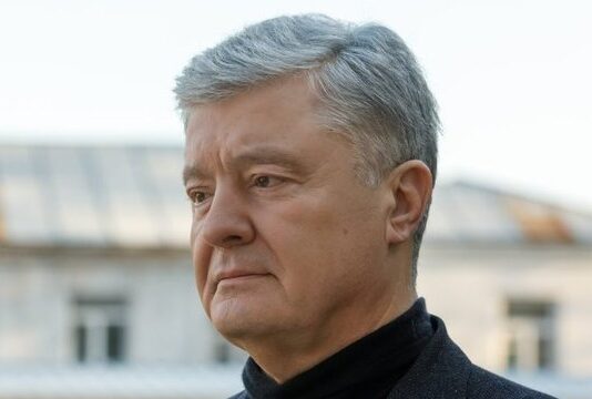Порошенко: военный сбор должен направляться исключительно на денежное обеспечение военнослужащих