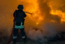 Російські військові атакували рятувальників, які ліквідовували пожежу в Херсоні