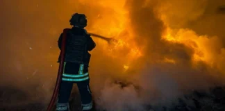 Російські військові атакували рятувальників, які ліквідовували пожежу в Херсоні