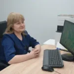 Старша акушерка Херсонського перинатального центру Людмила Логвиненко лишається в місті