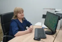 Старша акушерка Херсонського перинатального центру Людмила Логвиненко лишається в місті