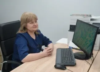Старша акушерка Херсонського перинатального центру Людмила Логвиненко лишається в місті