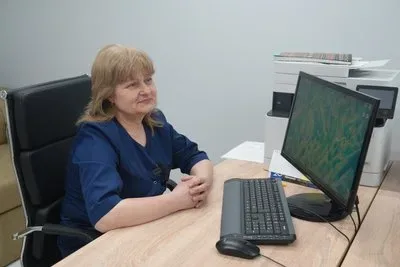 Старша акушерка Херсонського перинатального центру Людмила Логвиненко лишається в місті