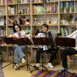 Під звуки музики та обстрілів. Як херсонці танцювали та спілкувалися в укритті