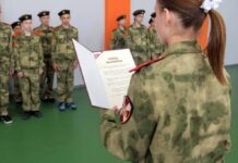 В окупованому Генічеську дітей, позбавлених батьківського піклування, залучають до мілітарних рухів РФ