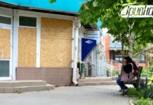 Херсон дивиться на світ зашитими вікнами (фото)