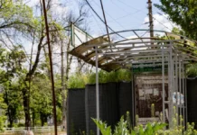 Війська РФ атакували зупинку у Херсоні, поранена людина