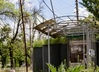 Війська РФ атакували зупинку у Херсоні, поранена людина
