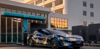 Запас хода 1000 км и зарядка за 10 минут: электрический флагман BYD показали на первых фото