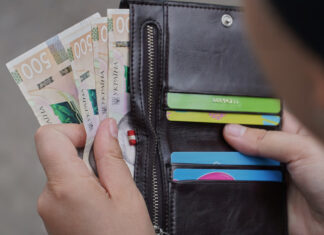 Финансовая помощь в размере 13 000 грн: кто и как в Украине может получить дополнительные деньги